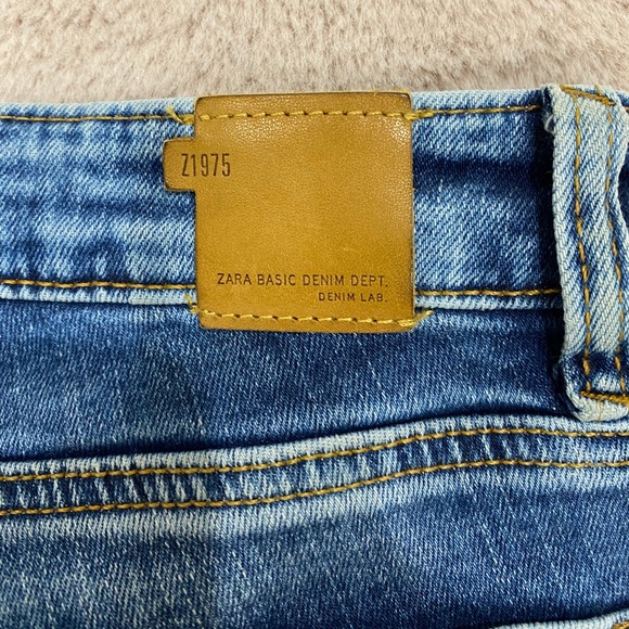 Zara Basics Low Rise Ripped Jeans - Picture 5 of 9